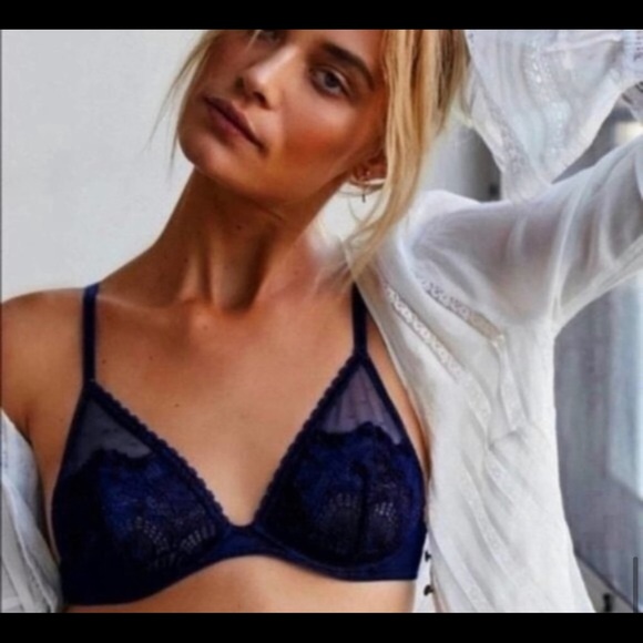 NWT 32A DEEP NAVY FREE PEOPLE TRIANGLE BRA - Picture 2 of 3